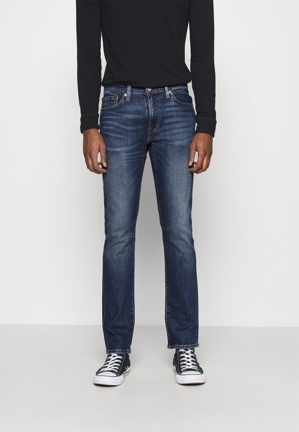 

Джинсы облегающего кроя Levi's