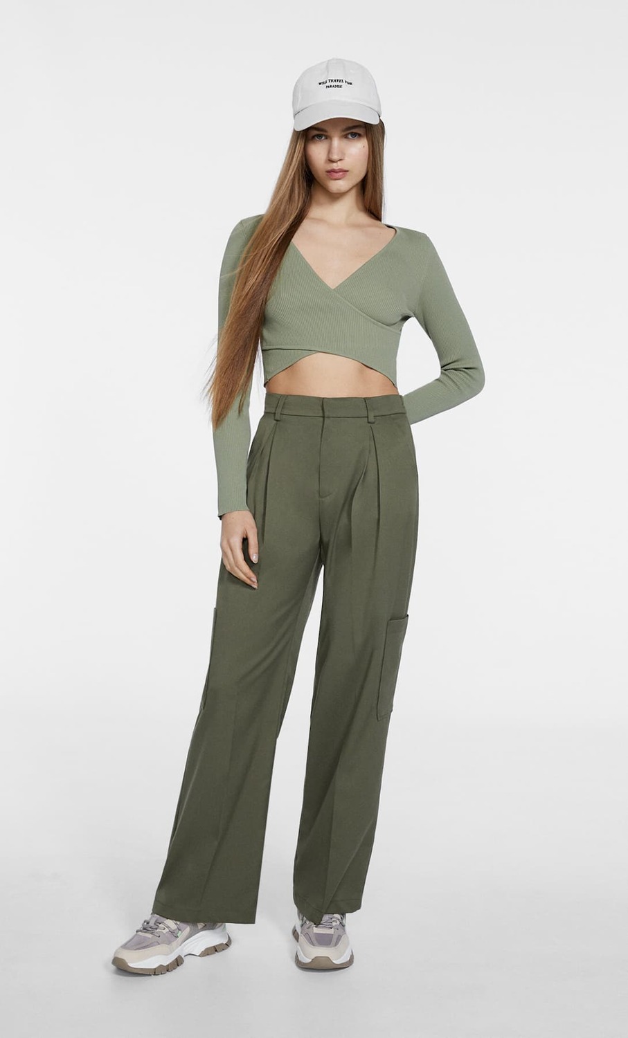 

Брюки smart cargo с вытачками Stradivarius, хаки