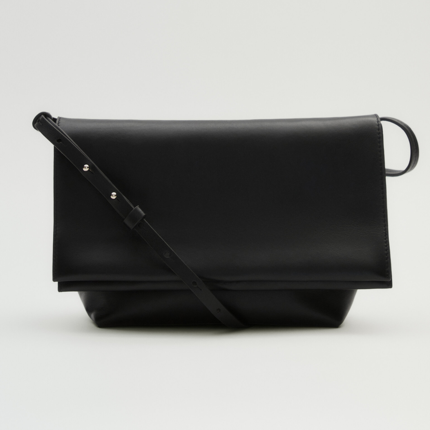

Сумка через плечо Massimo Dutti Nappa leather with flap, черный