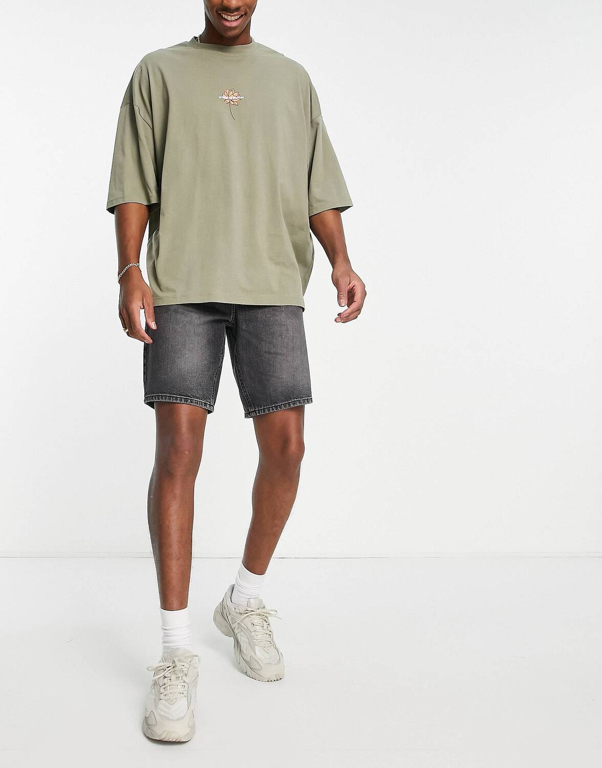 

Черные классические шорты из жесткого денима ASOS DESIGN