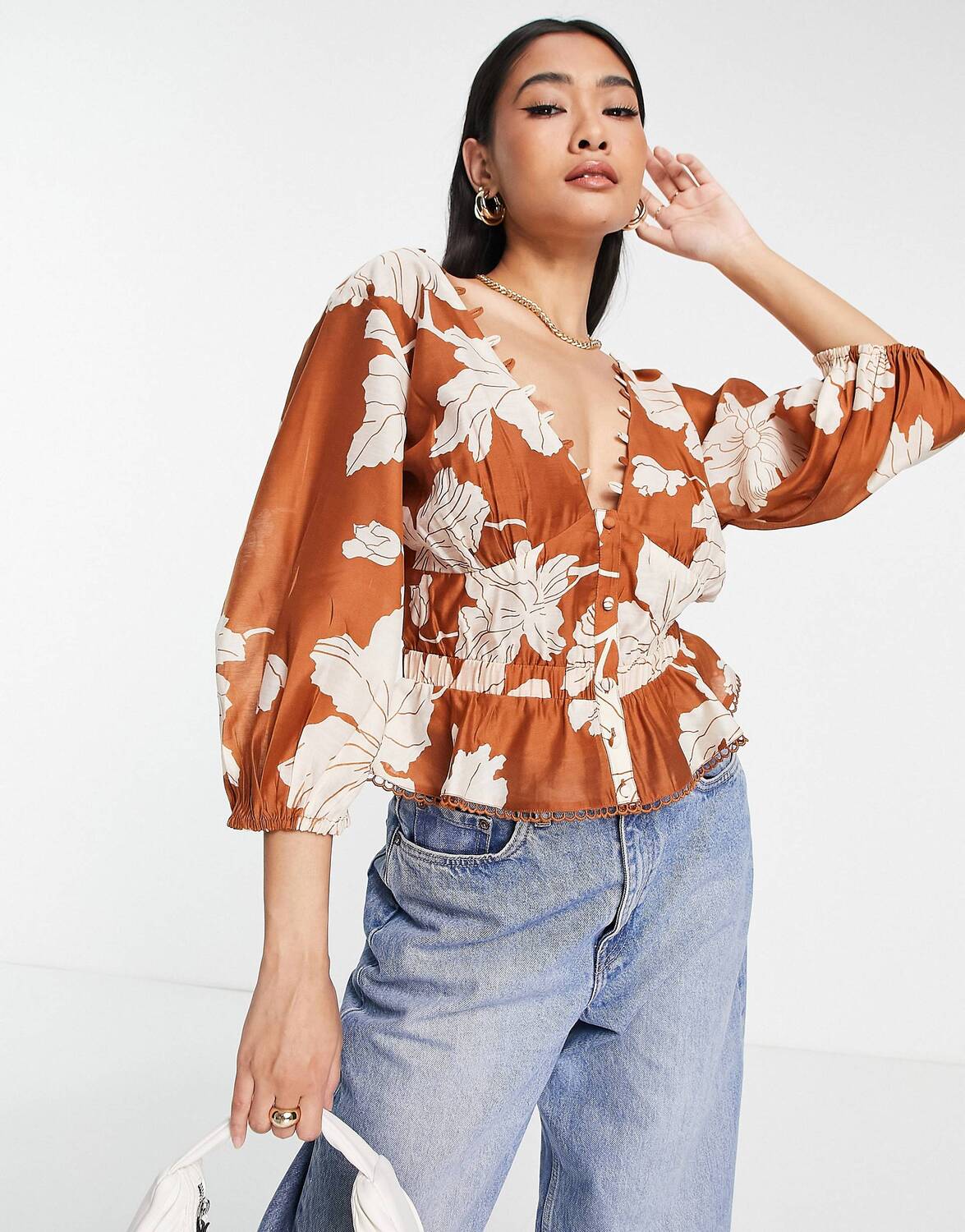 

Блузка с эластичной талией, баской и пуговицами в тон ASOS DESIGN