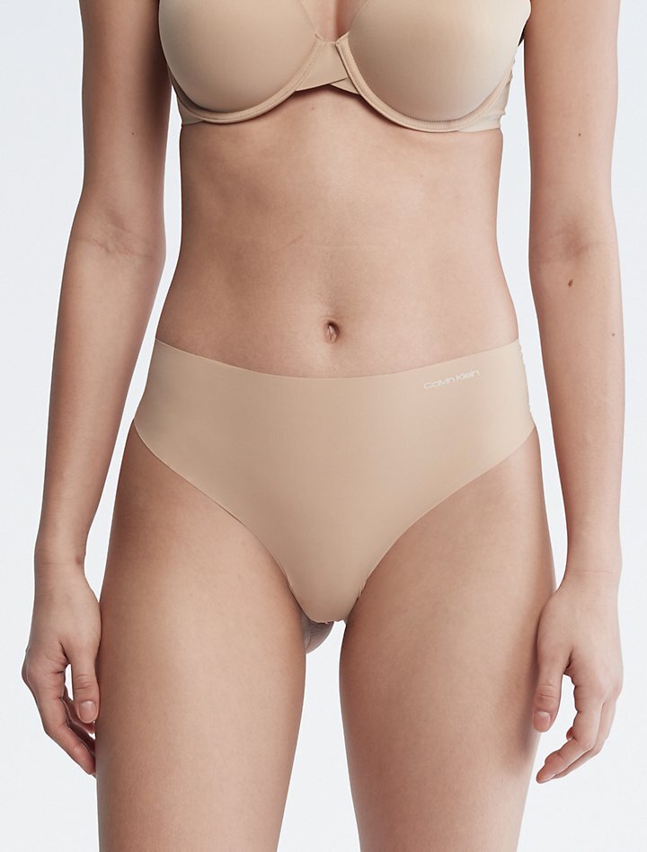 

Стринги Invisibles с высокой талией Calvin Klein