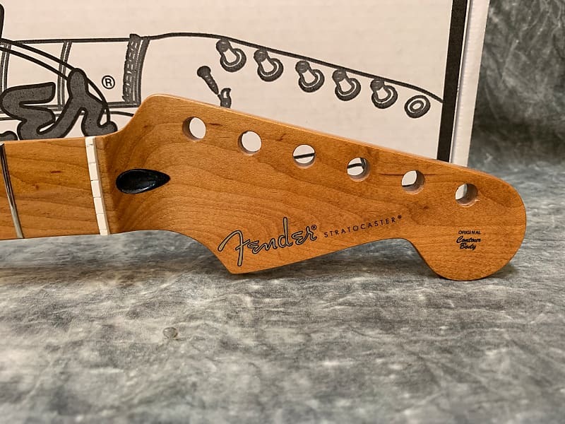 

Гриф Stratocaster Fender 099-0502-920 жареный клен, 21 лад, клен 2010-х годов 099-0502-920 Roasted Maple Stratocaster Neck, 21-Fret