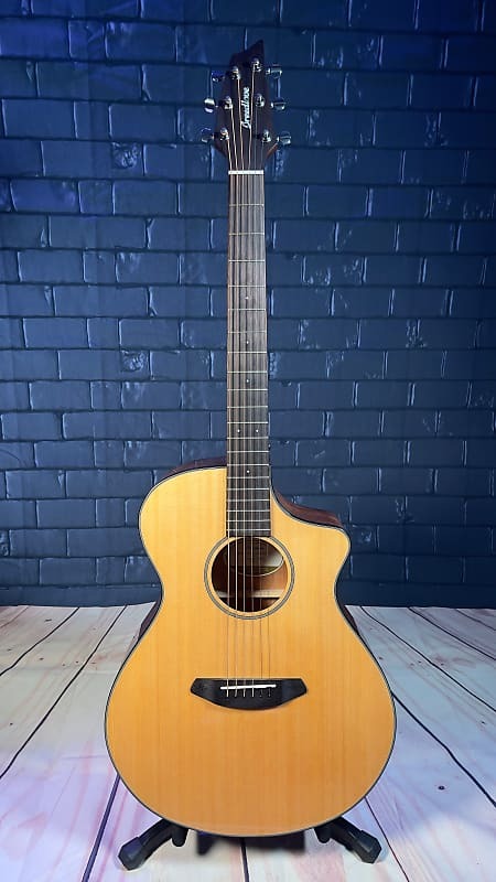 

Breedlove Discovery Concert CE Gloss Natural