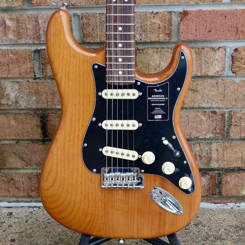 цена Fender American Professional II Stratocaster, накладка на гриф из палисандра, жареная сосна American Professional II Stratocaster?, Rosewood Fingerboard,...
