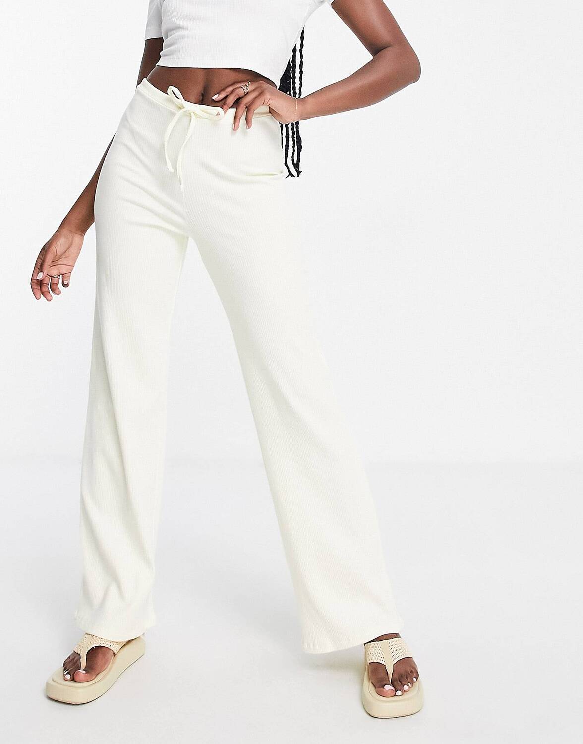 

Желтые брюки в рубчик с завышенной талией ASOS DESIGN