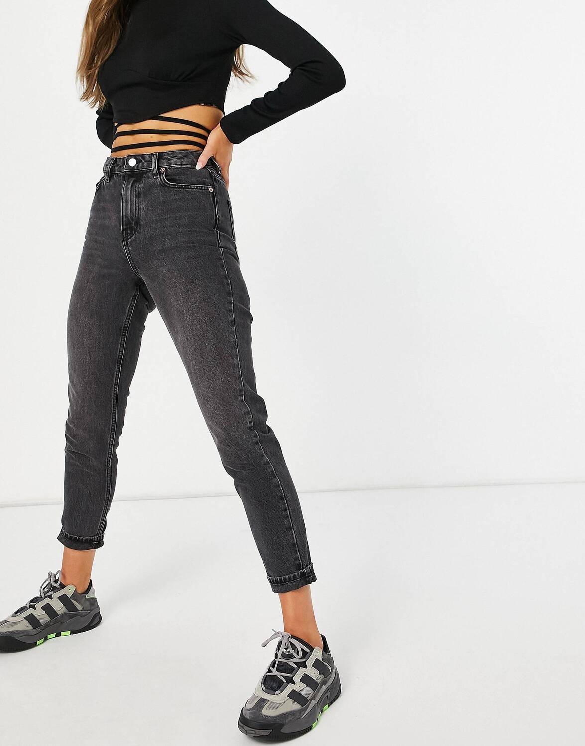 

Черные выстиранные джинсы Mom Topshop