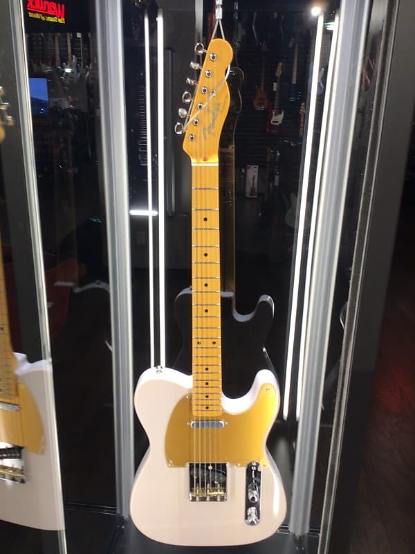 

Fender JV Modified '50s Telecaster 2022 – настоящее время — поношенная блондинка