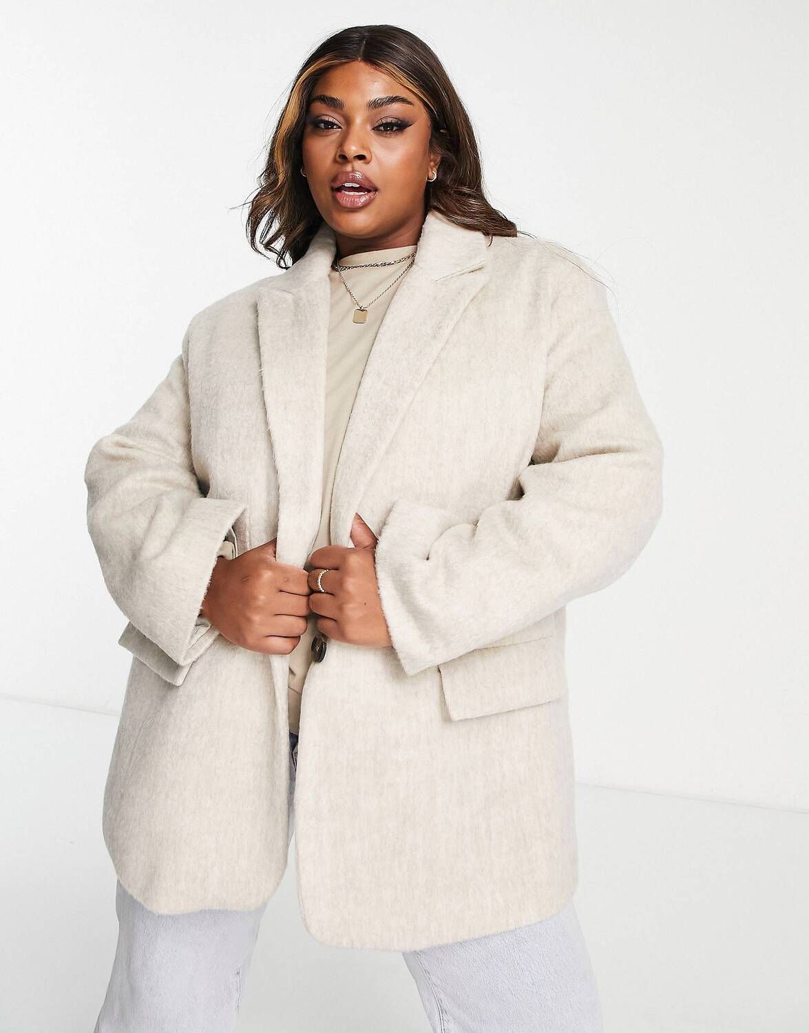 

Кремовый пиджак оверсайз из смесовой шерсти ASOS DESIGN Curve, Бежевый