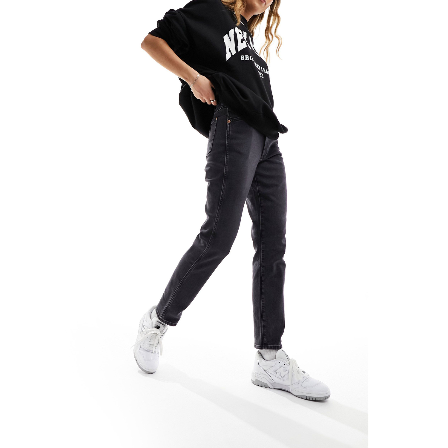 

Джинсы Wrangler Walker Slim Fit In Washed With Cropped Leg, черный