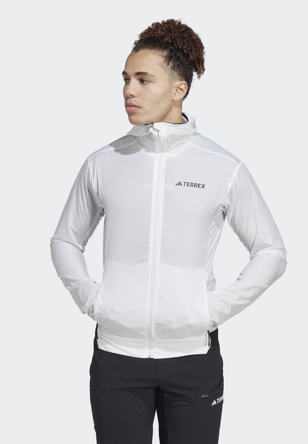 

Спортивная куртка Adidas