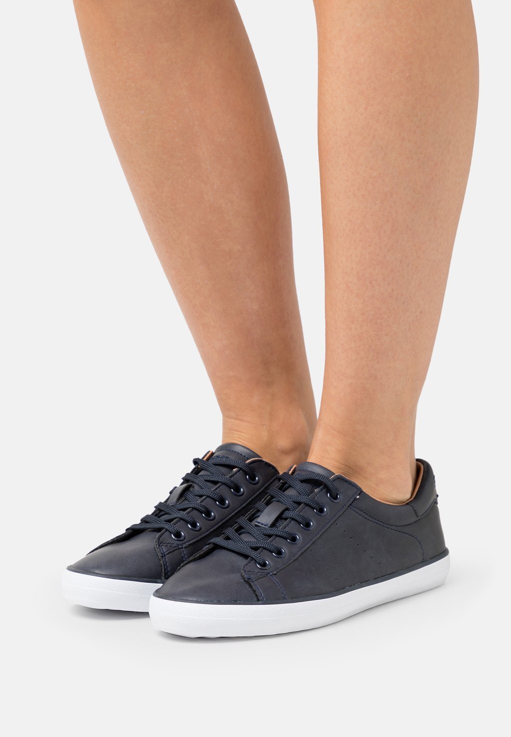 

Кроссовки Esprit