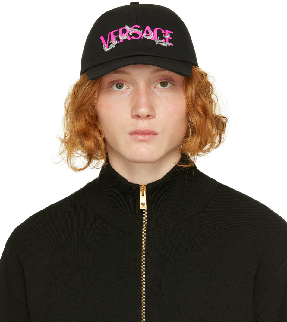 

Черная кепка с логотипом Versace