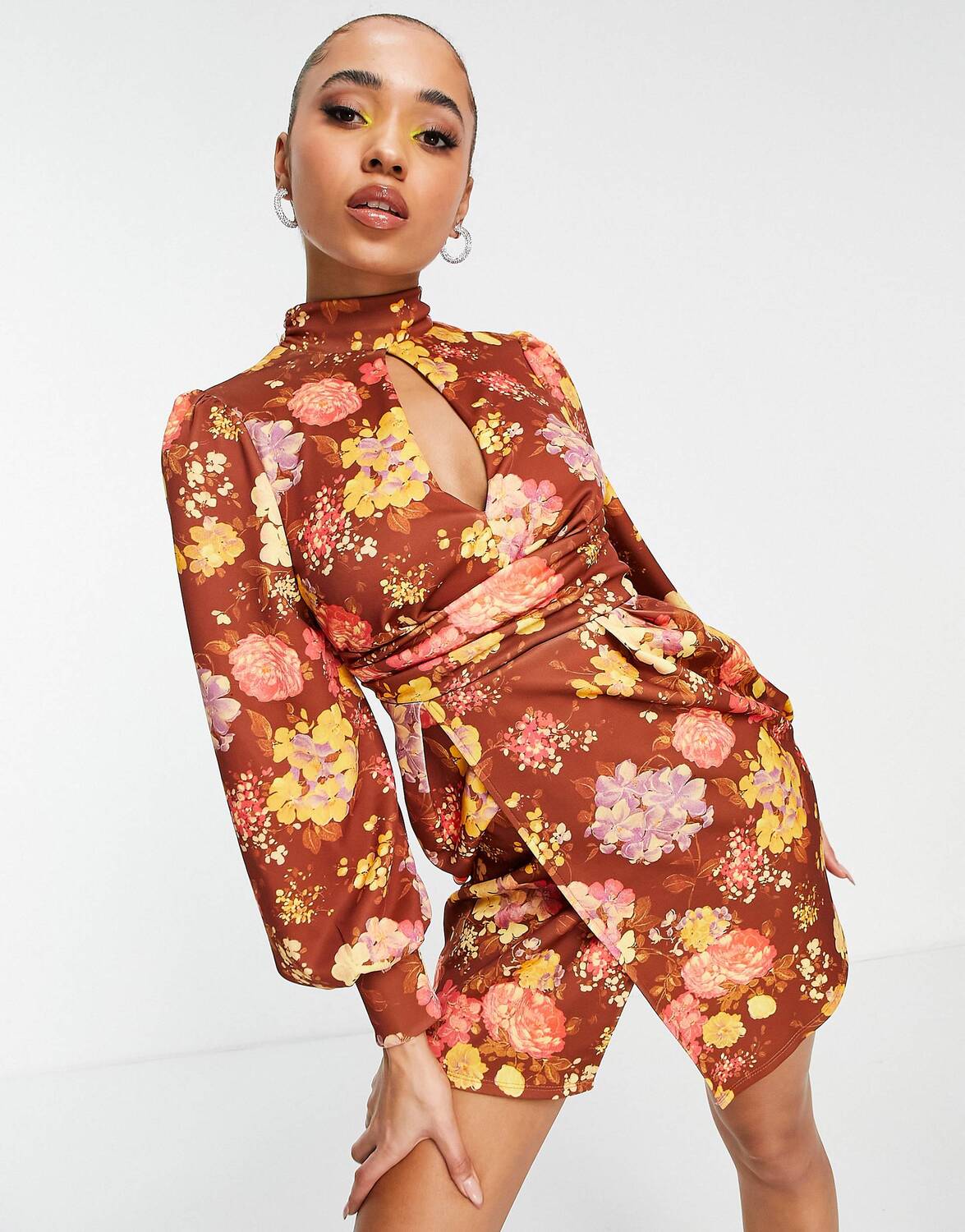 

Платье мини с глубоким вырезом в стиле 70-х ASOS DESIGN
