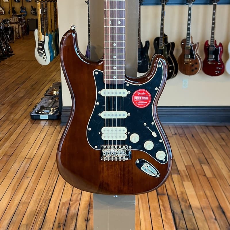 

Classic Vibe '70s Stratocaster HSS - Орех Squier Vibe '70s Stratocaster HSS - Walnut