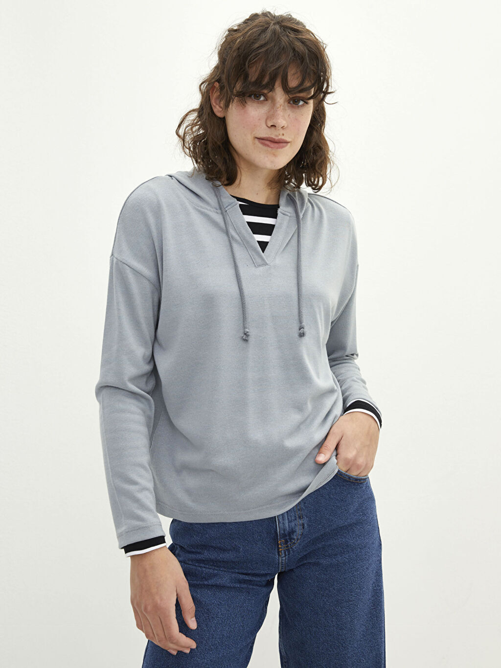 

Женская толстовка с капюшоном однотонная с длинным рукавом LCW Casual
