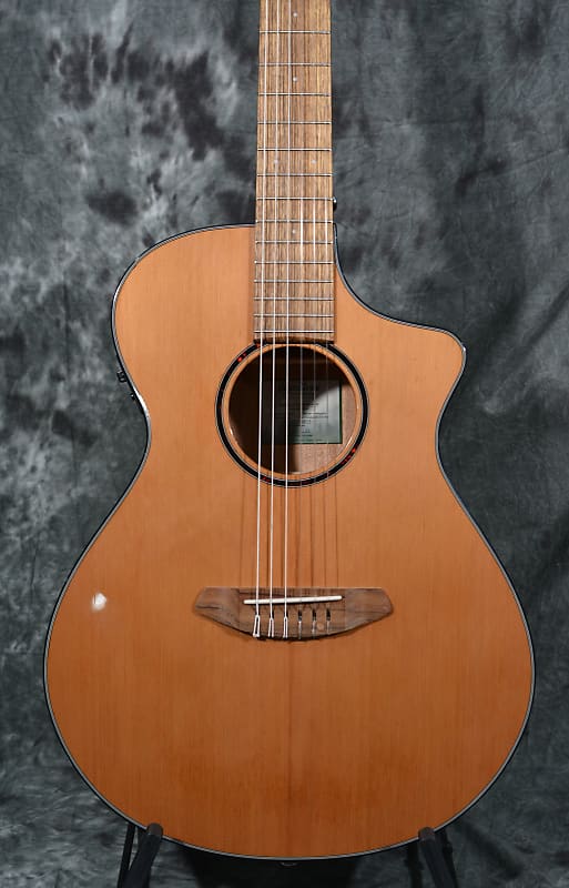 цена Гитара Breedlove Discovery S Concert Nylon CE, натуральный