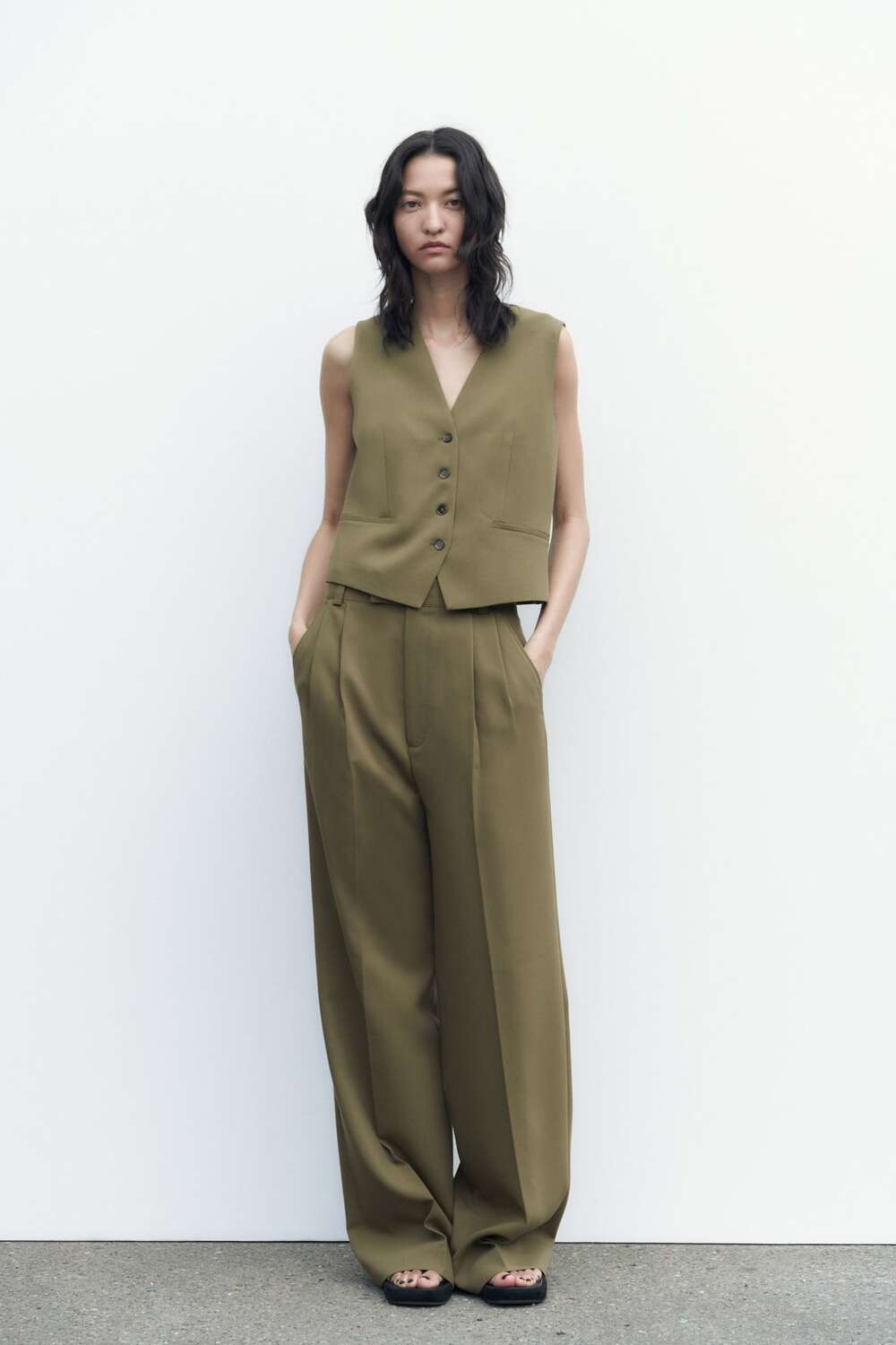 

Короткий жилет на пуговицах ZARA, хаки