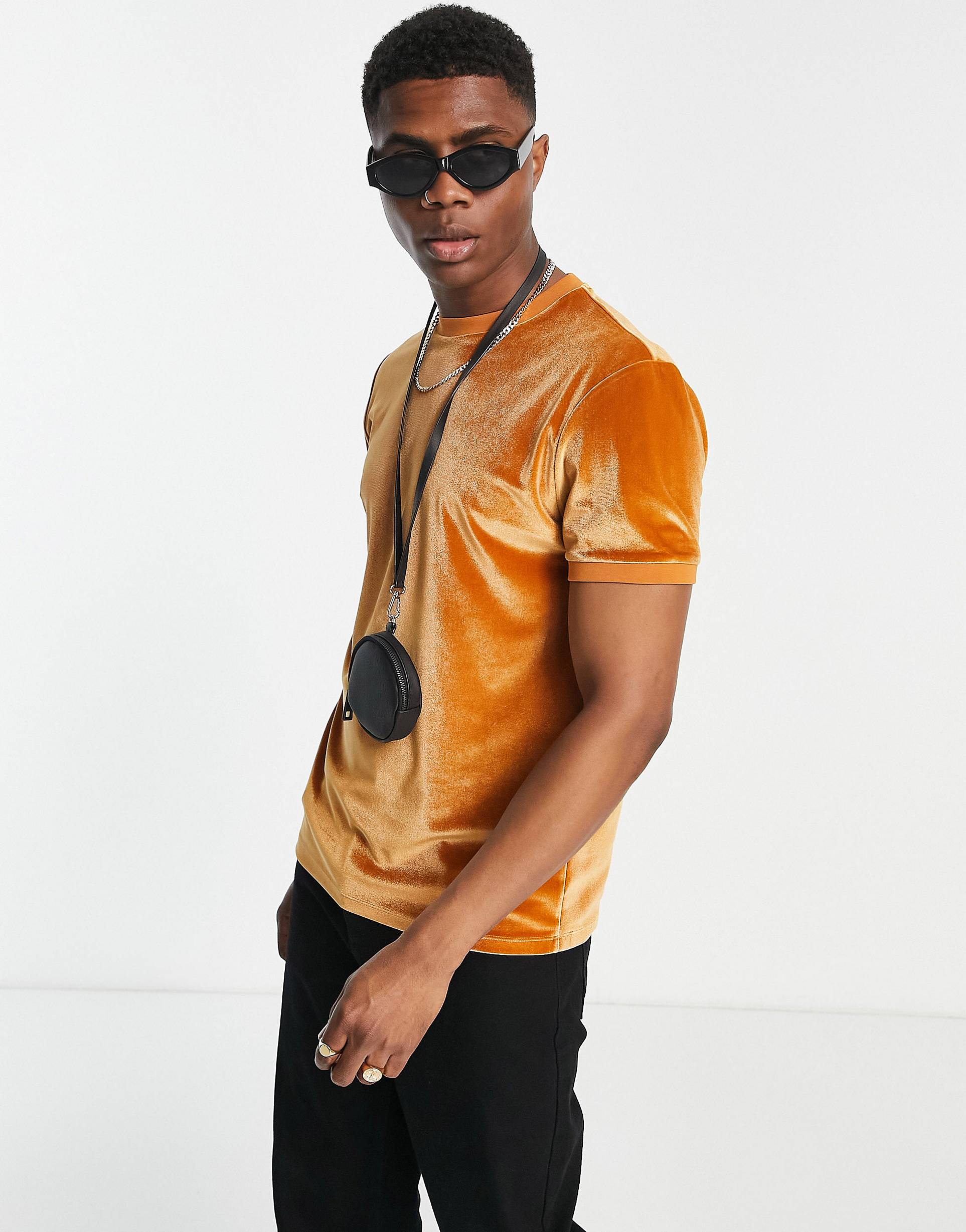 

Золотистая велюровая футболка ASOS DESIGN