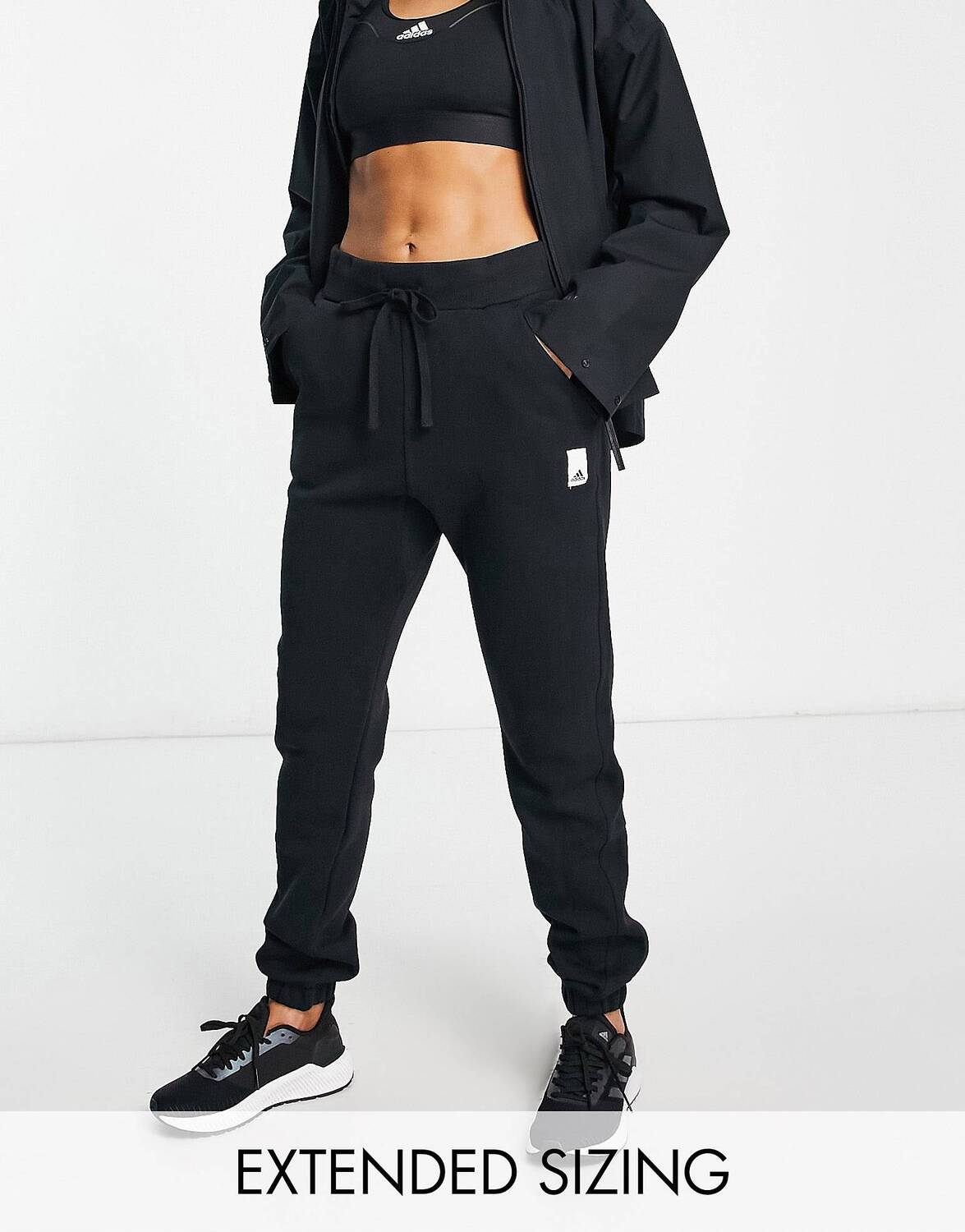 

Черные джоггеры adidas Sportswear