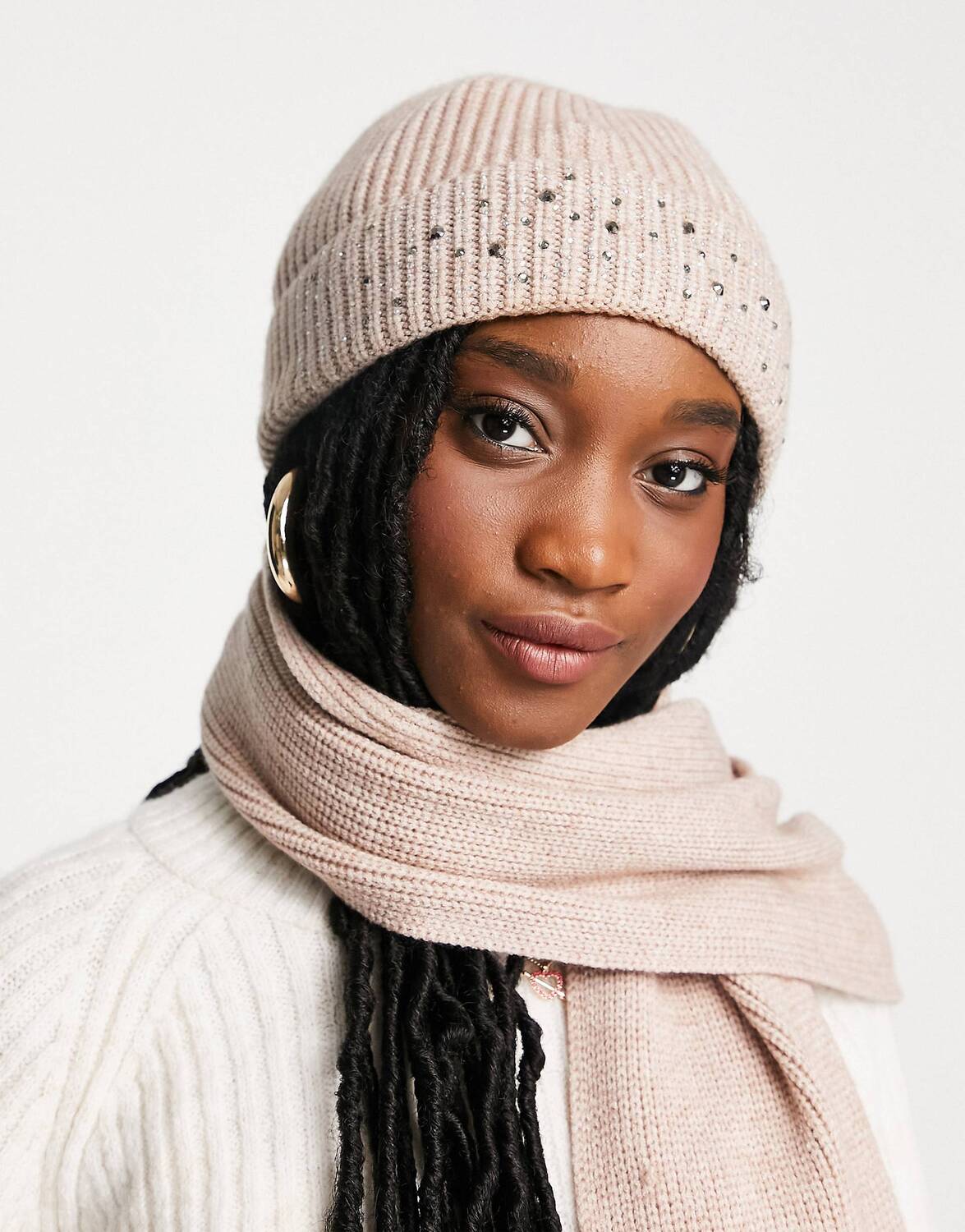 

шапка Miss Selfridge с розовыми камнями