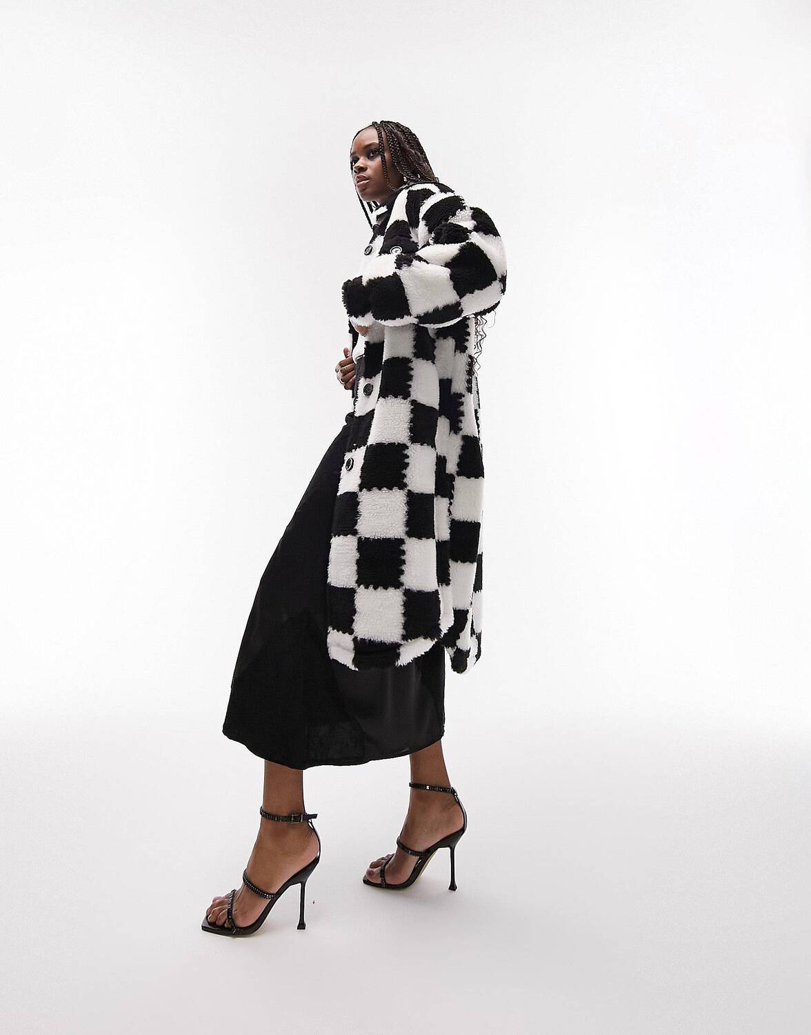 

Монохромная удлиненная куртка из искусственного меха в шахматную клетку Topshop Tall