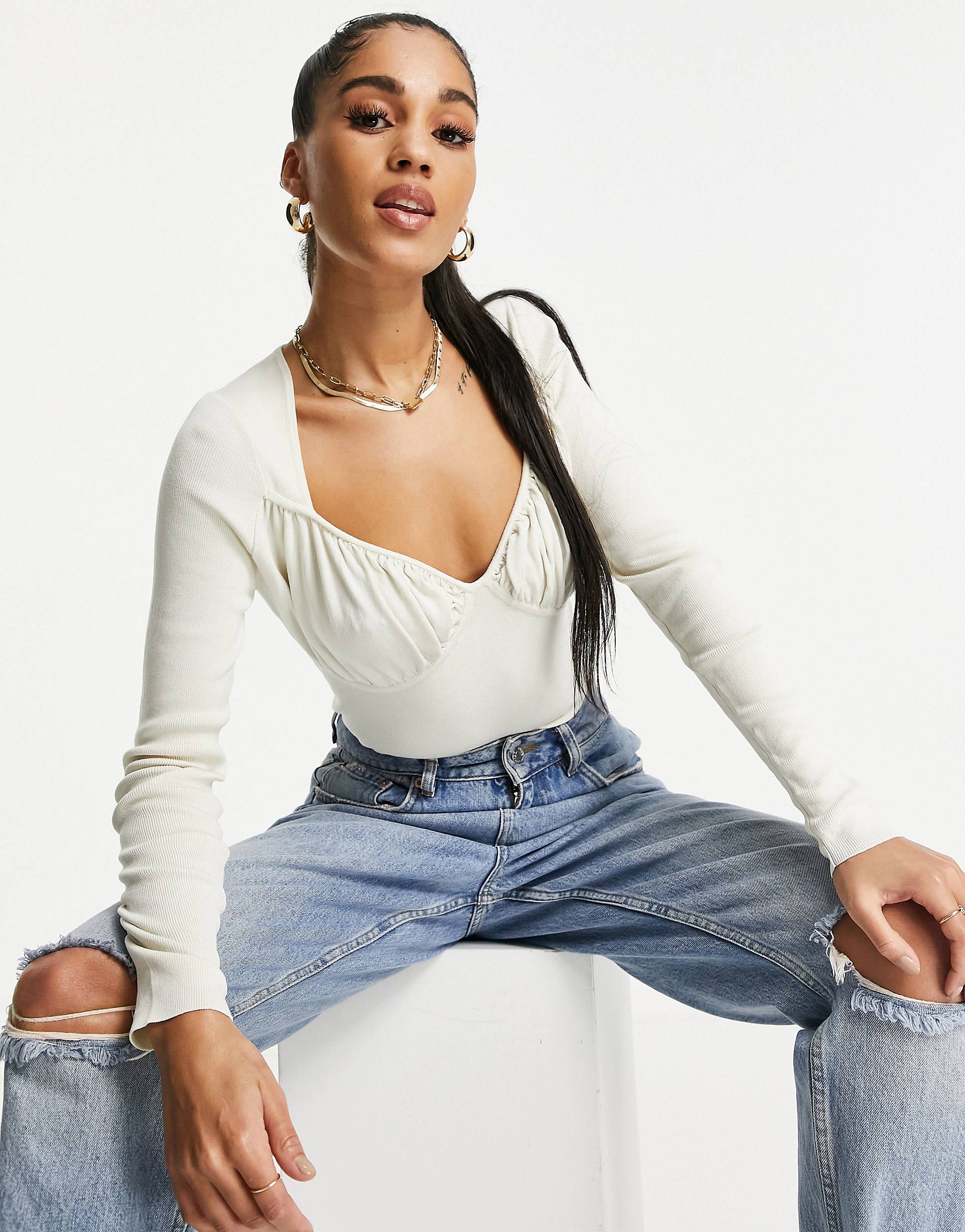 

Кремовый джемпер с рюшами на чашках ASOS DESIGN, Бежевый