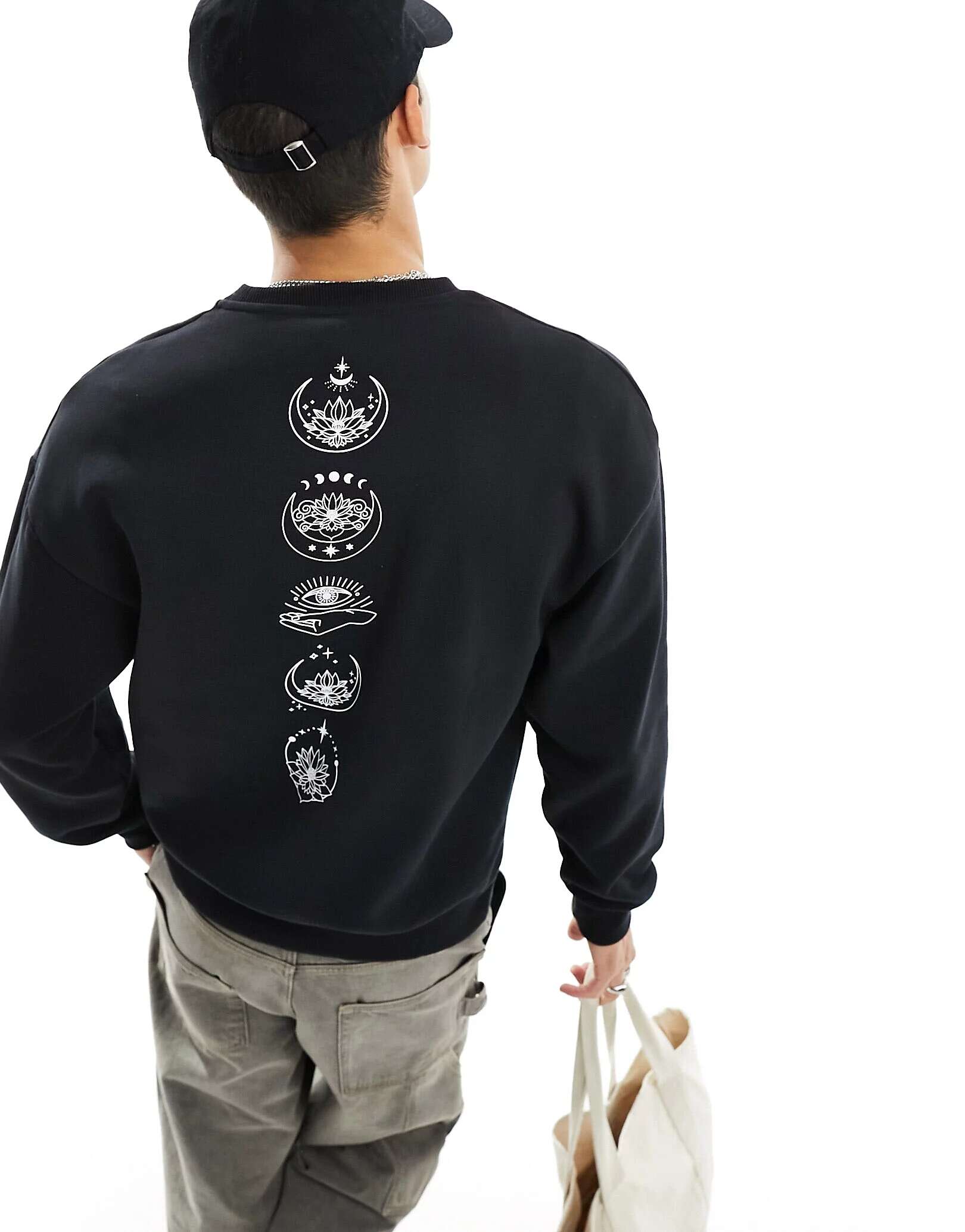 

Черный свободный свитшот Jack & Jones с принтом в виде небесного позвоночника на спине
