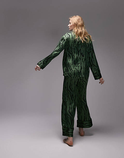

Topshop Зеленый атласный пижамный комплект из рубашки и брюк с абстрактным тигровым принтом Topshop для беременных