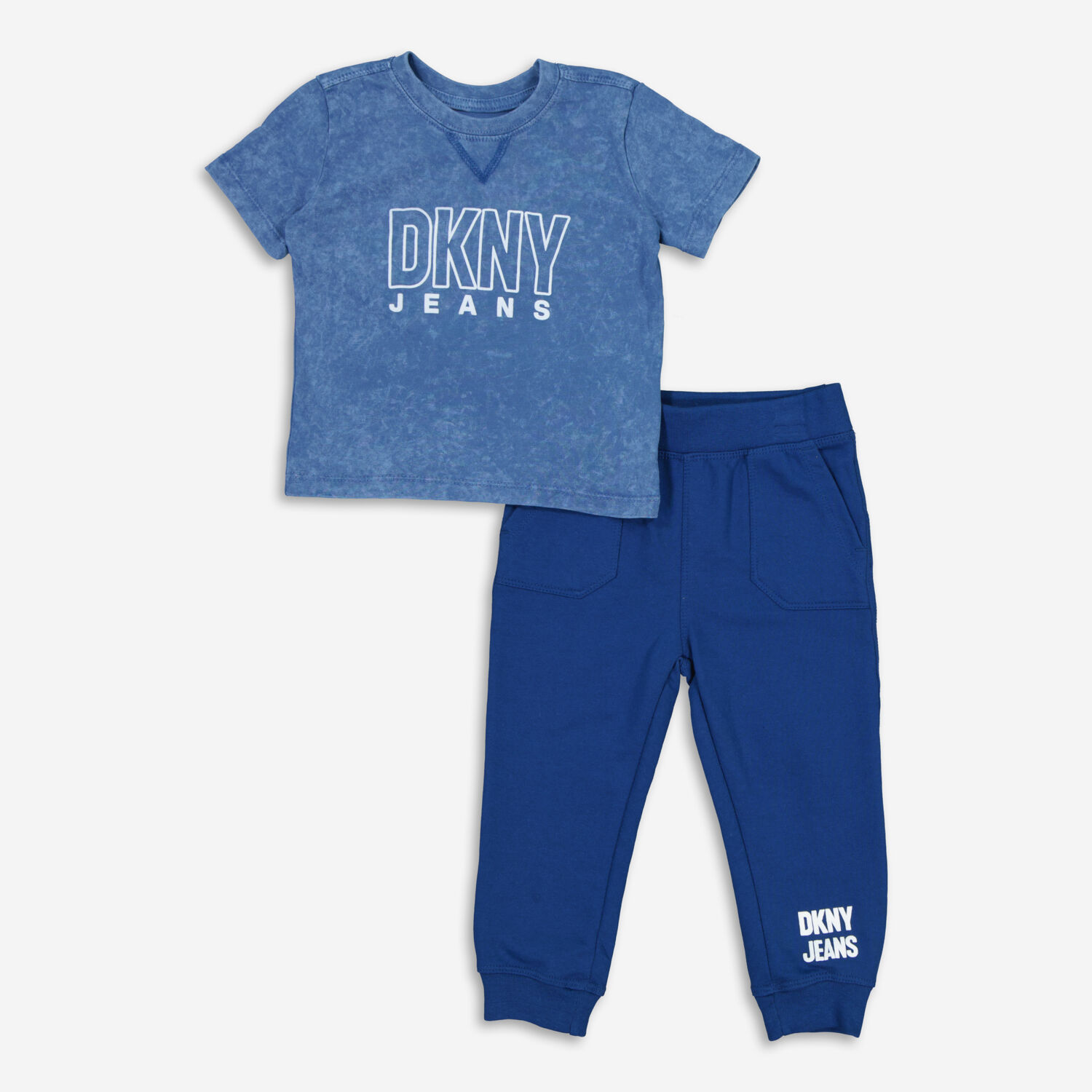 Комплект-двойка, состоящий из синей футболки и спортивных штанов DKNY Jeans