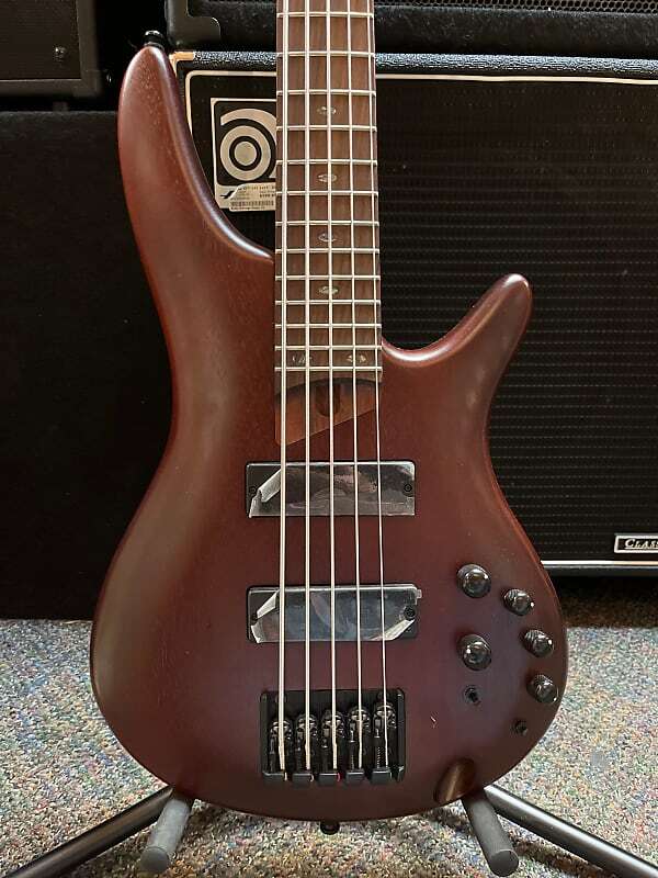 

Ibanez SR505e 5-струнная электрическая бас-гитара коричневого цвета из красного дерева SR505e 5-String Electric Bass