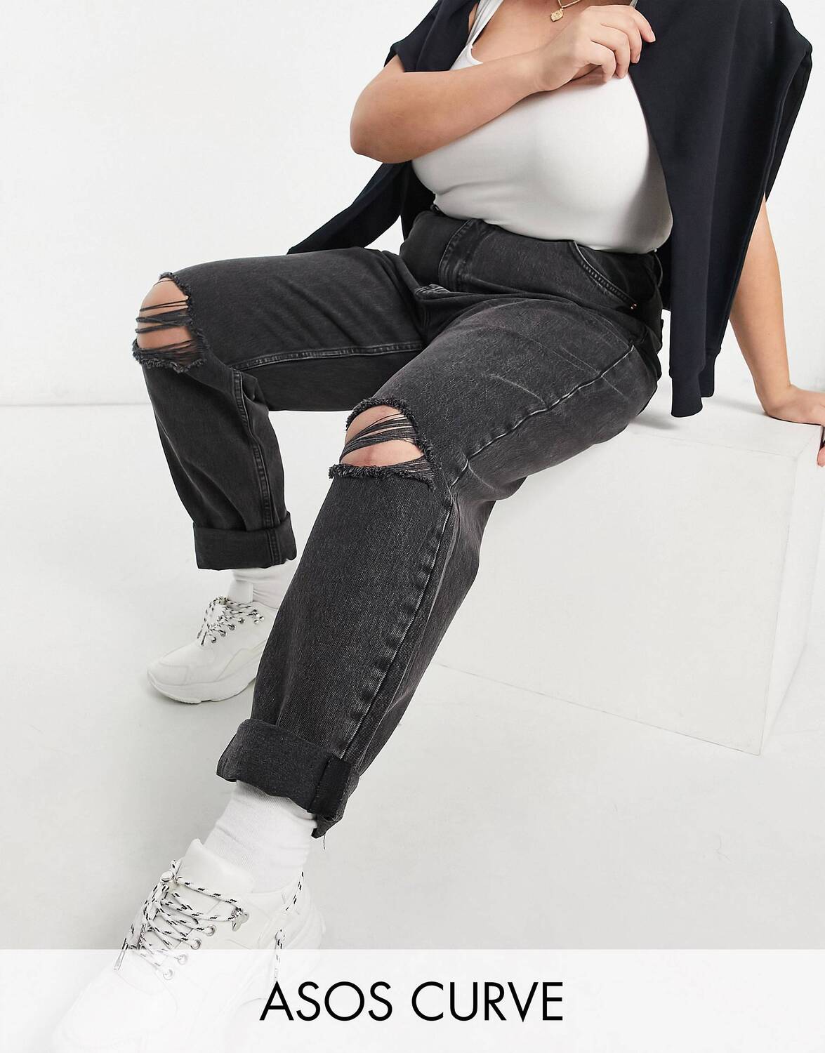 

Черные джинсы с завышенной талией и прорезями ASOS DESIGN Curve