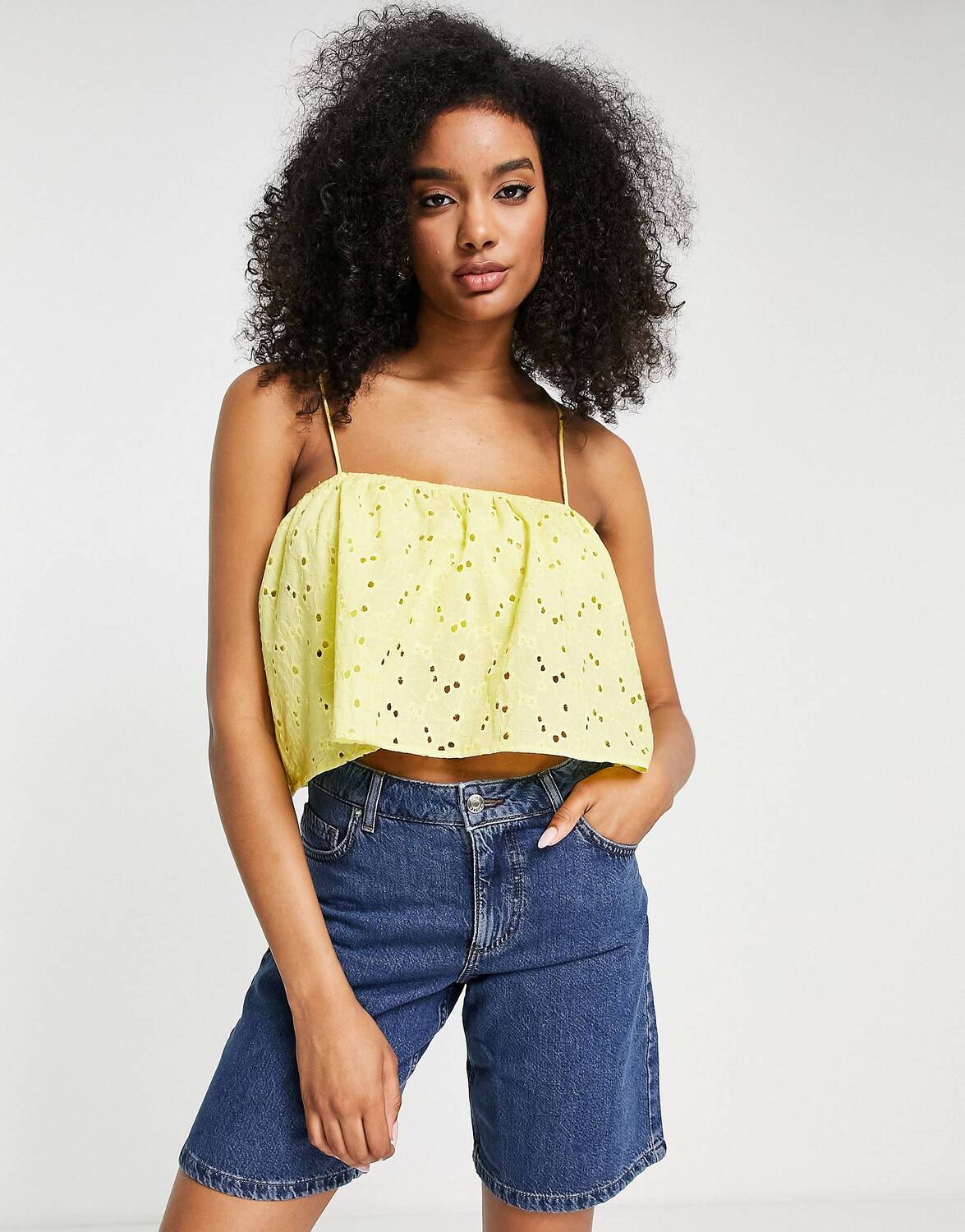 

Желтая майка с ремешками и вышивкой ASOS DESIGN