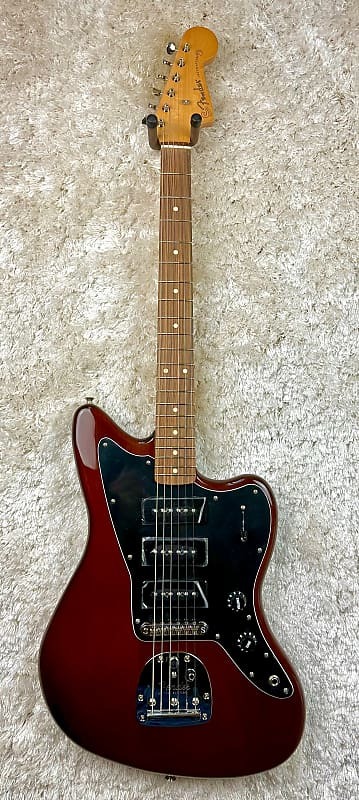 

Электрогитара Fender Noventa Jazzmaster - Орех, накладка на гриф Pau Ferro