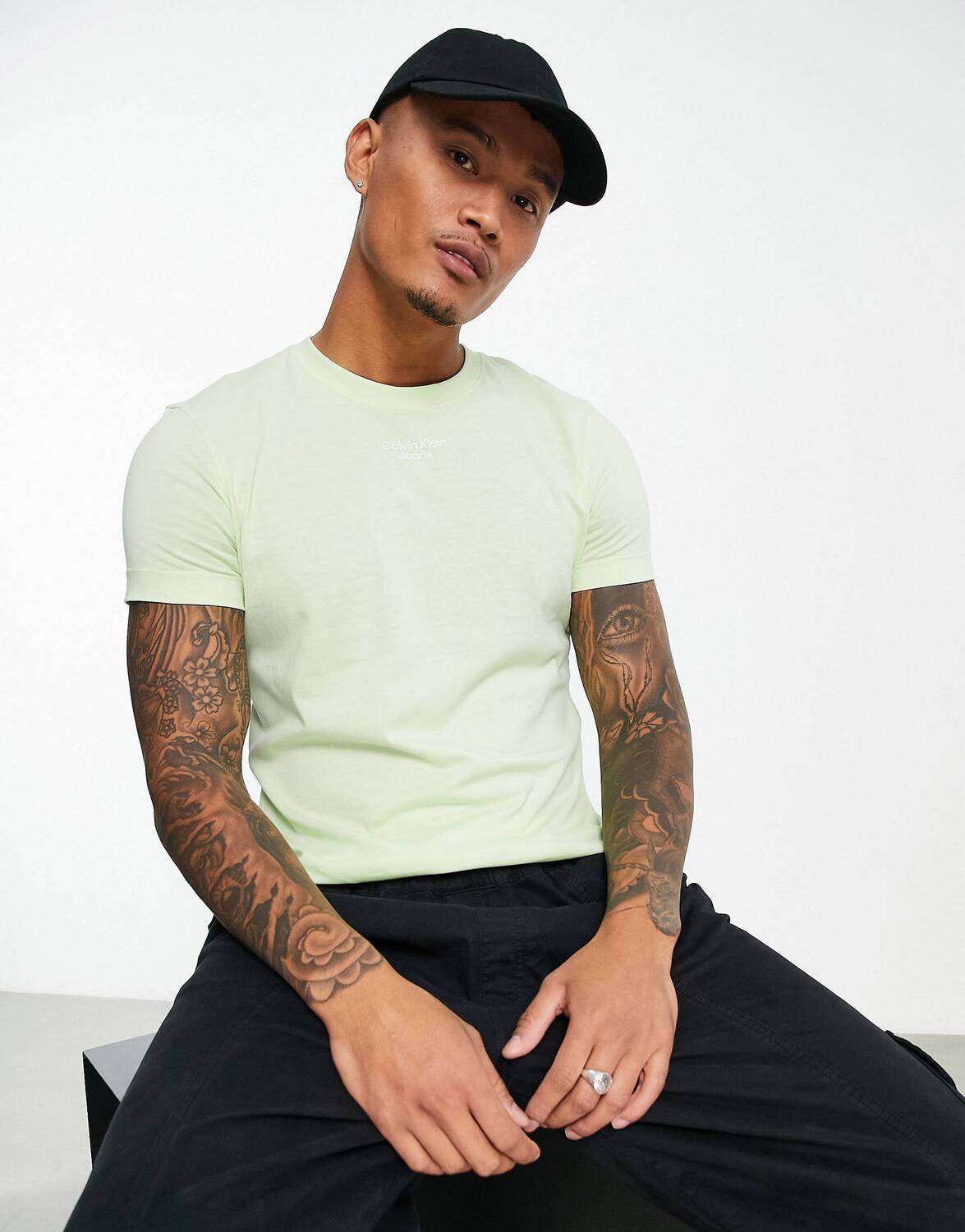 

Зеленая футболка с логотипом Calvin Klein Jeans