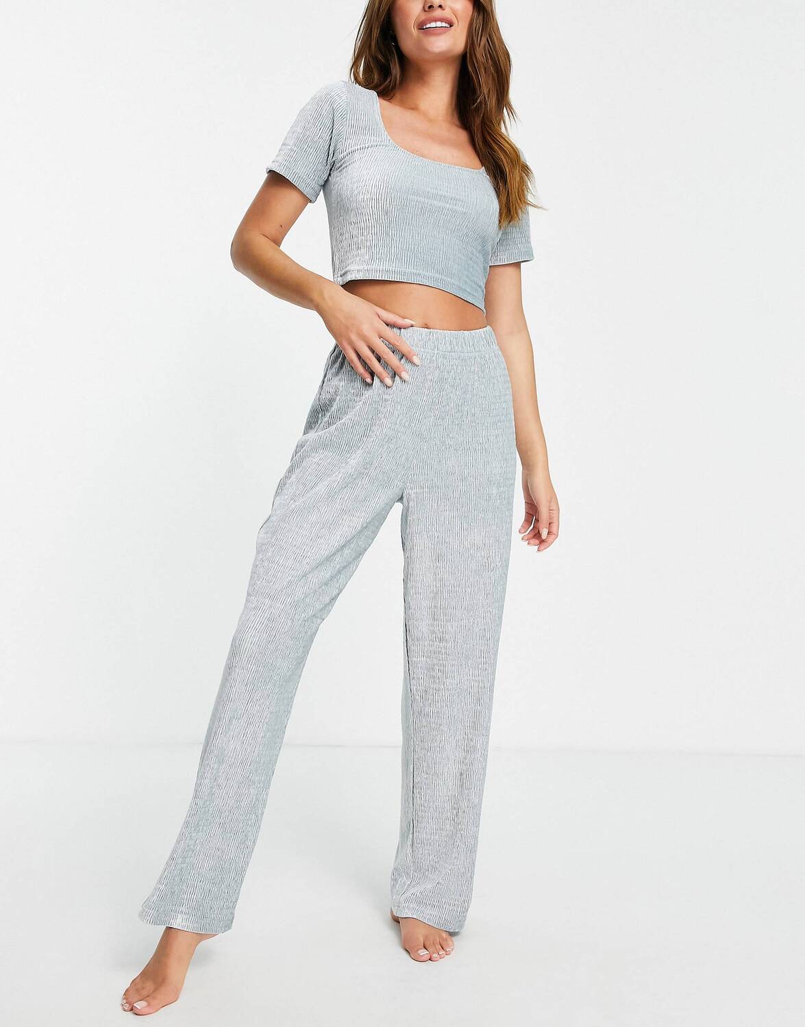 

Пижамный комплект из плиссированного топа и брюк Miss Selfridge