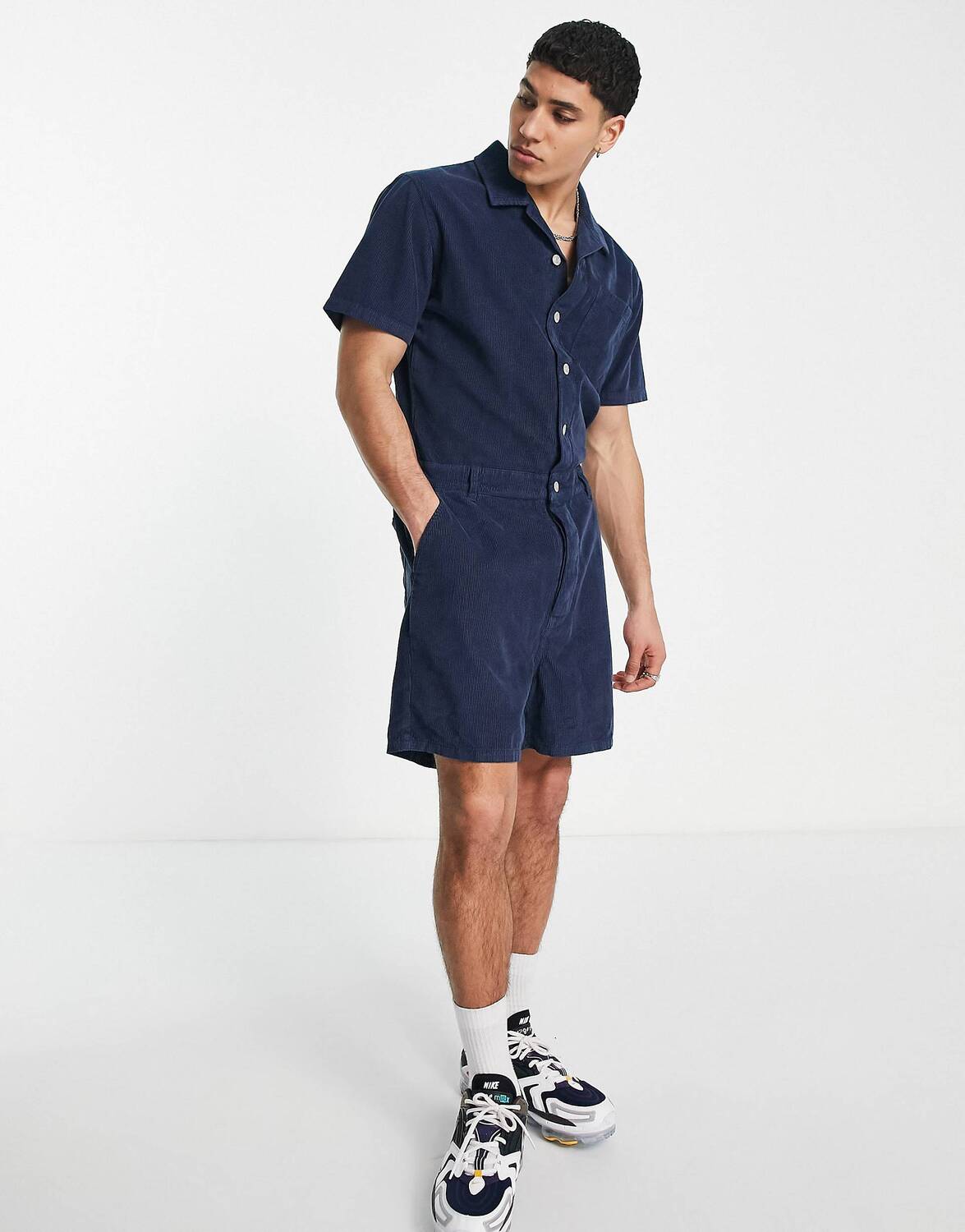 

Темно-синий вельветовый короткий комбинезон ASOS DESIGN