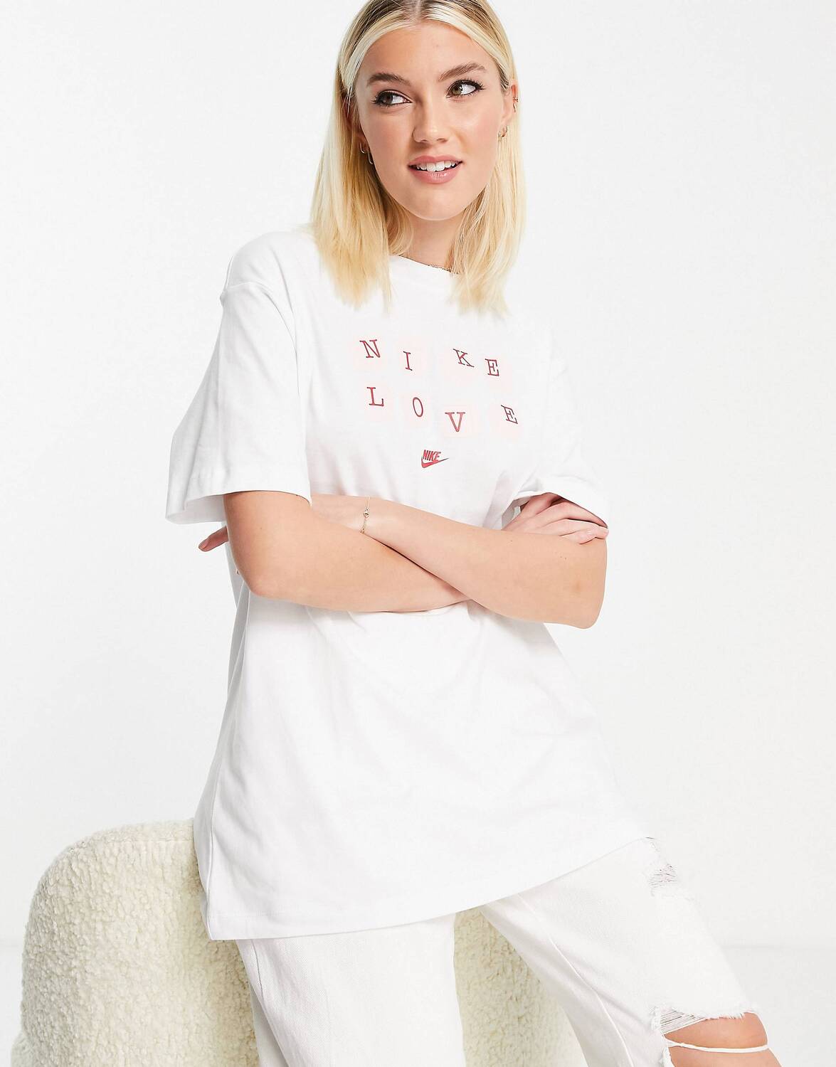 

Белая футболка бойфренда Nike Love