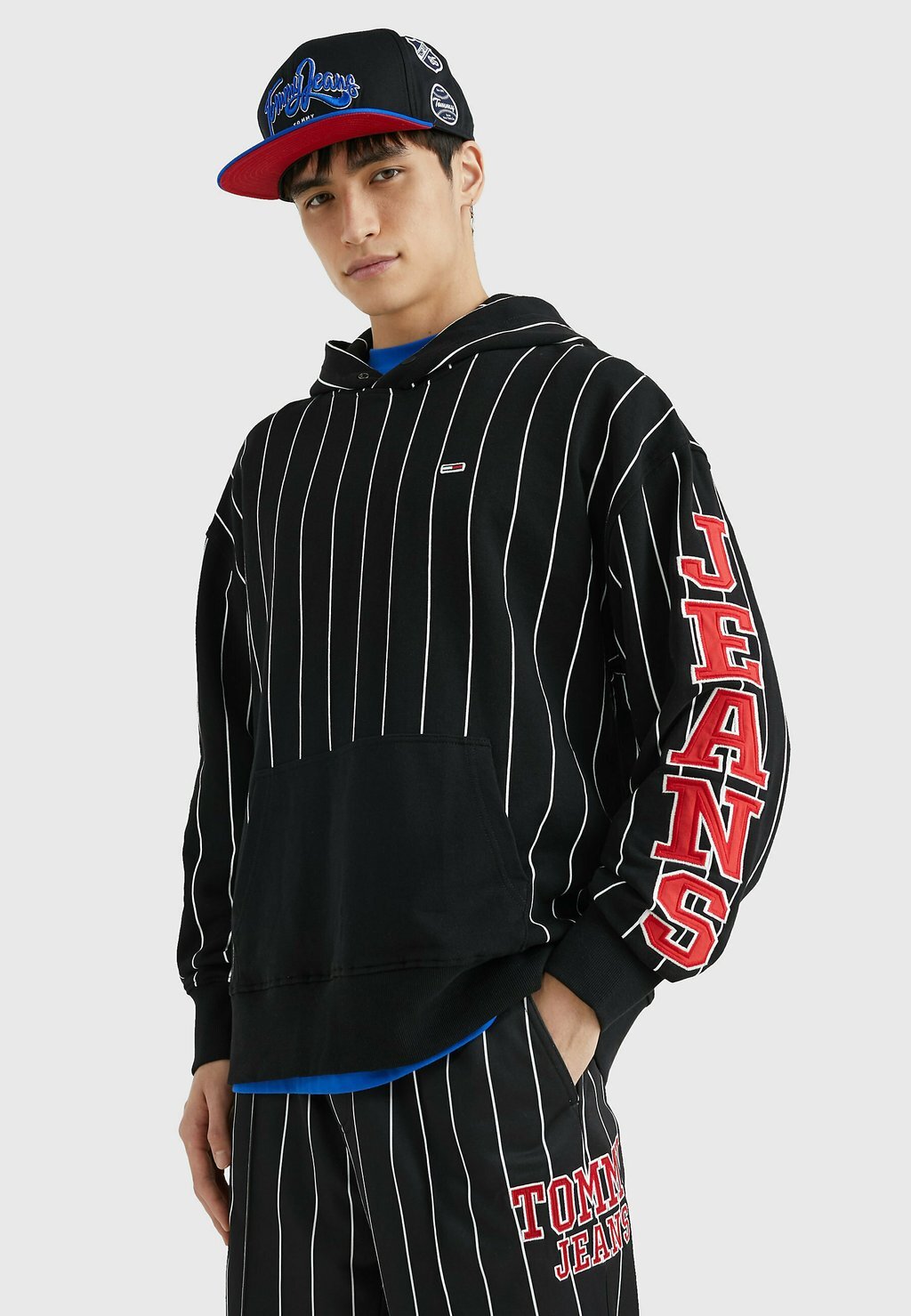 

Толстовка MODERN PREP PINSTRIPE RELAXED Tommy Jeans, черный