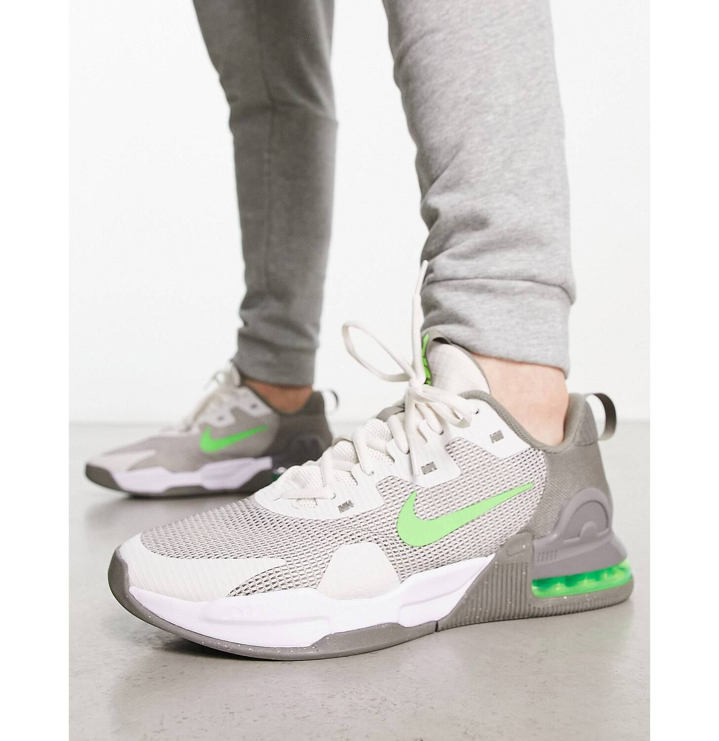 

Серые и зеленые кроссовки Nike Training Air Max Alpha 5