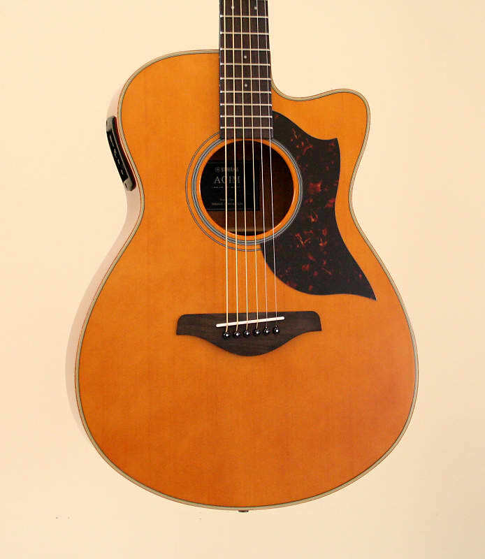 

Yamaha AC1M Акустическая электрогитара Vintage Natural AC1M-VN