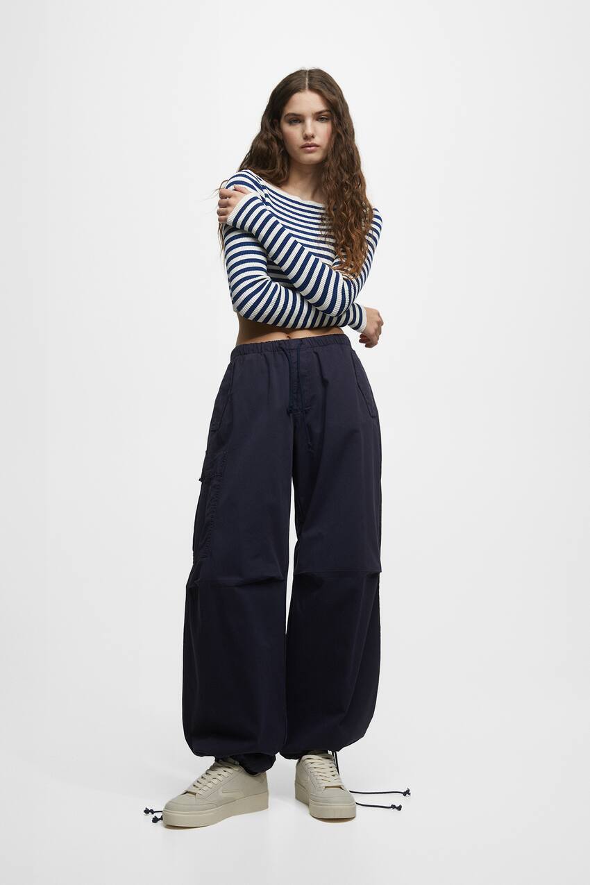 

Брюки-парашюты с карманом Pull&Bear, темно-синий