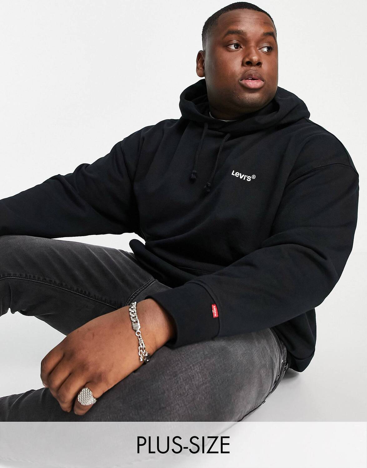 

Худи черного цвета с небольшим логотипом Levi's Big & Tall