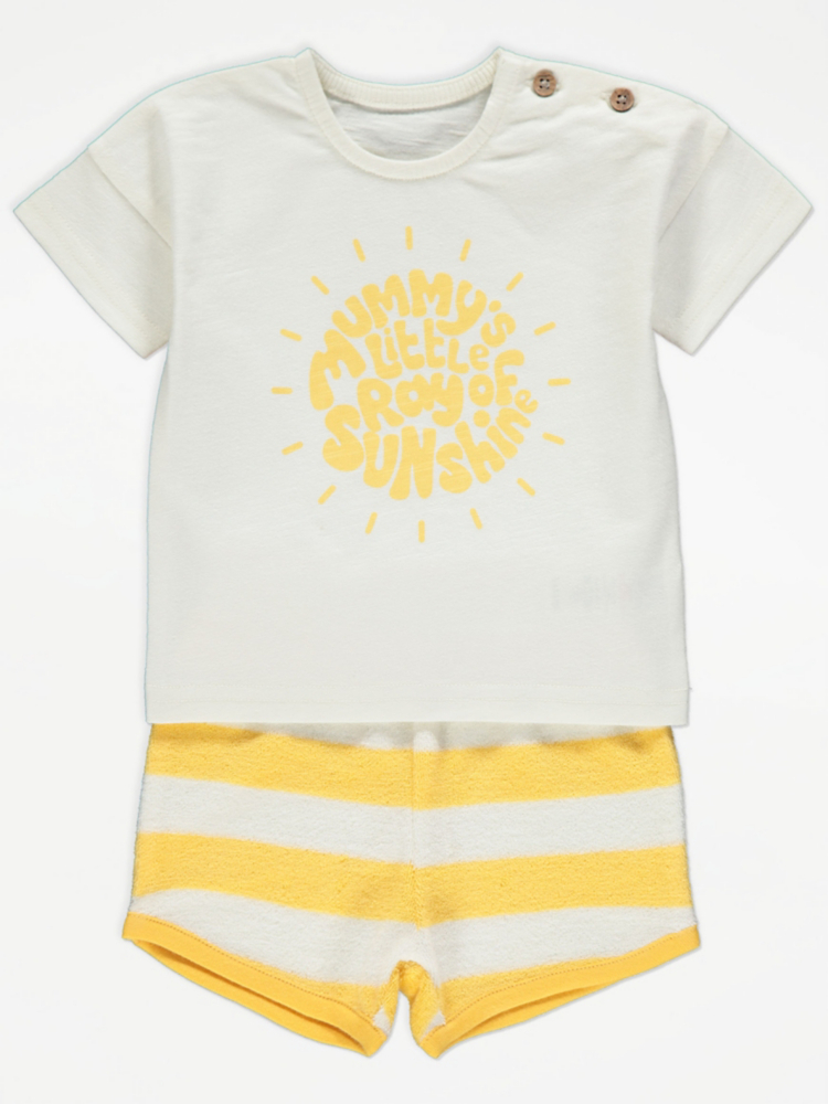 

Футболка с надписью Mummy's Ray of Sunshine и шорты в полоску George.