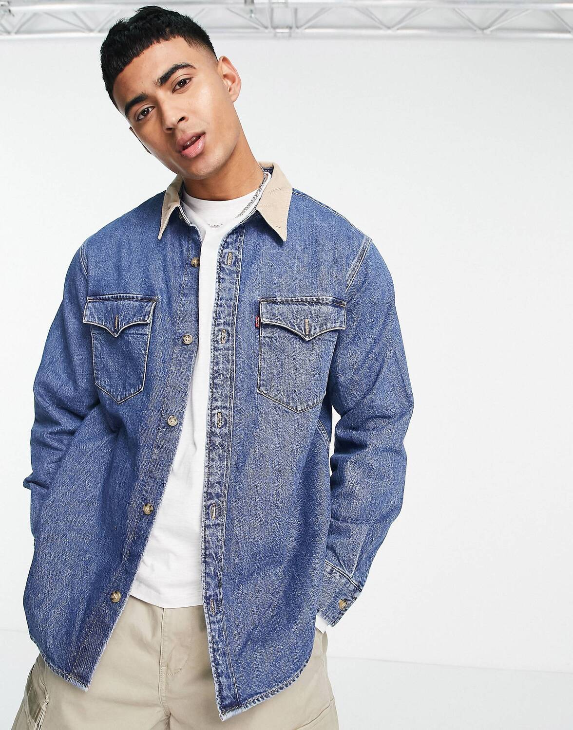 

Джинсовая рубашка Levi's синего цвета с вельветовым воротником