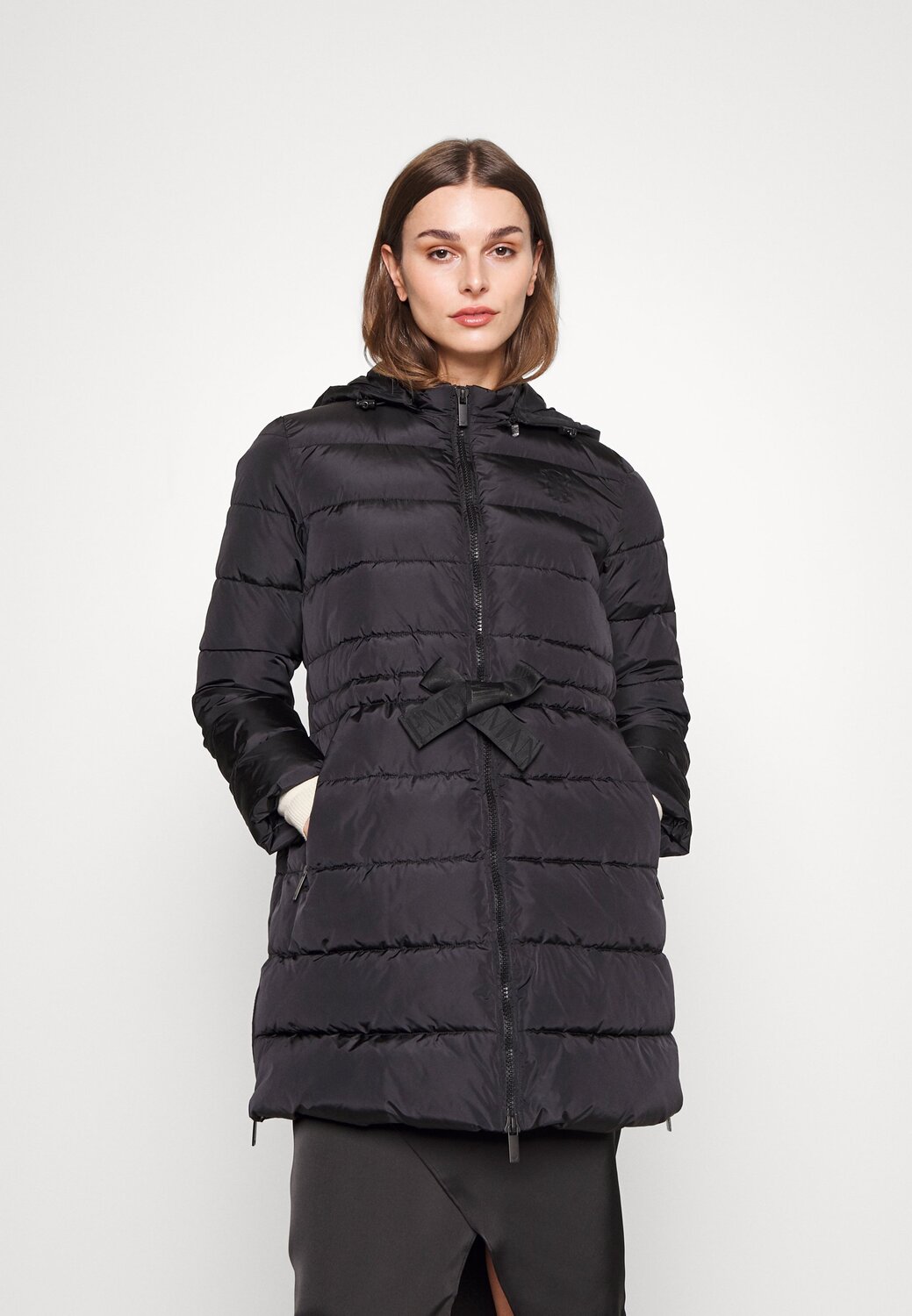 

Пальто зимнее Emporio Armani, черный