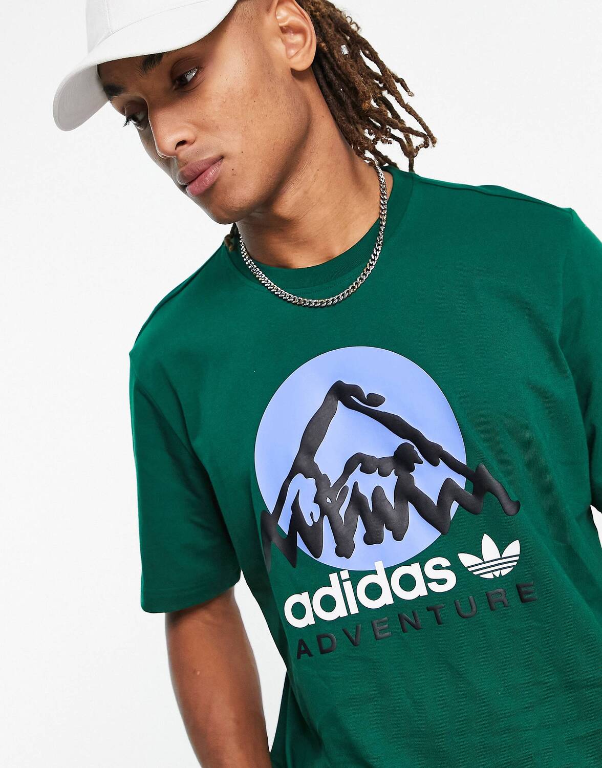 

Зеленая футболка с объемным принтом на груди adidas Originals Adventure