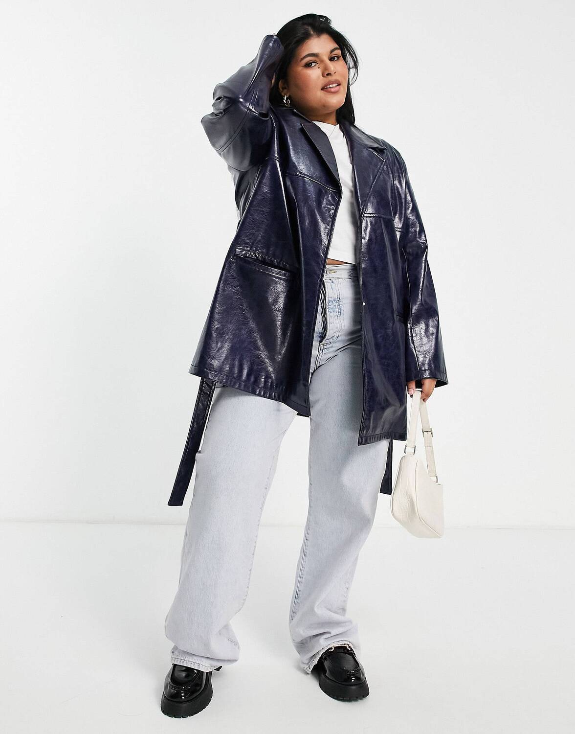 

Темно-синяя куртка из потрескавшейся искусственной кожи ASOS DESIGN Curve, Синий