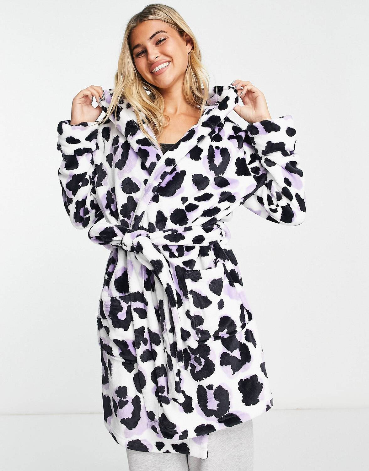 

Разноцветный супермягкий мини-халат из овечьего флиса ASOS DESIGN ASOS DESIGN