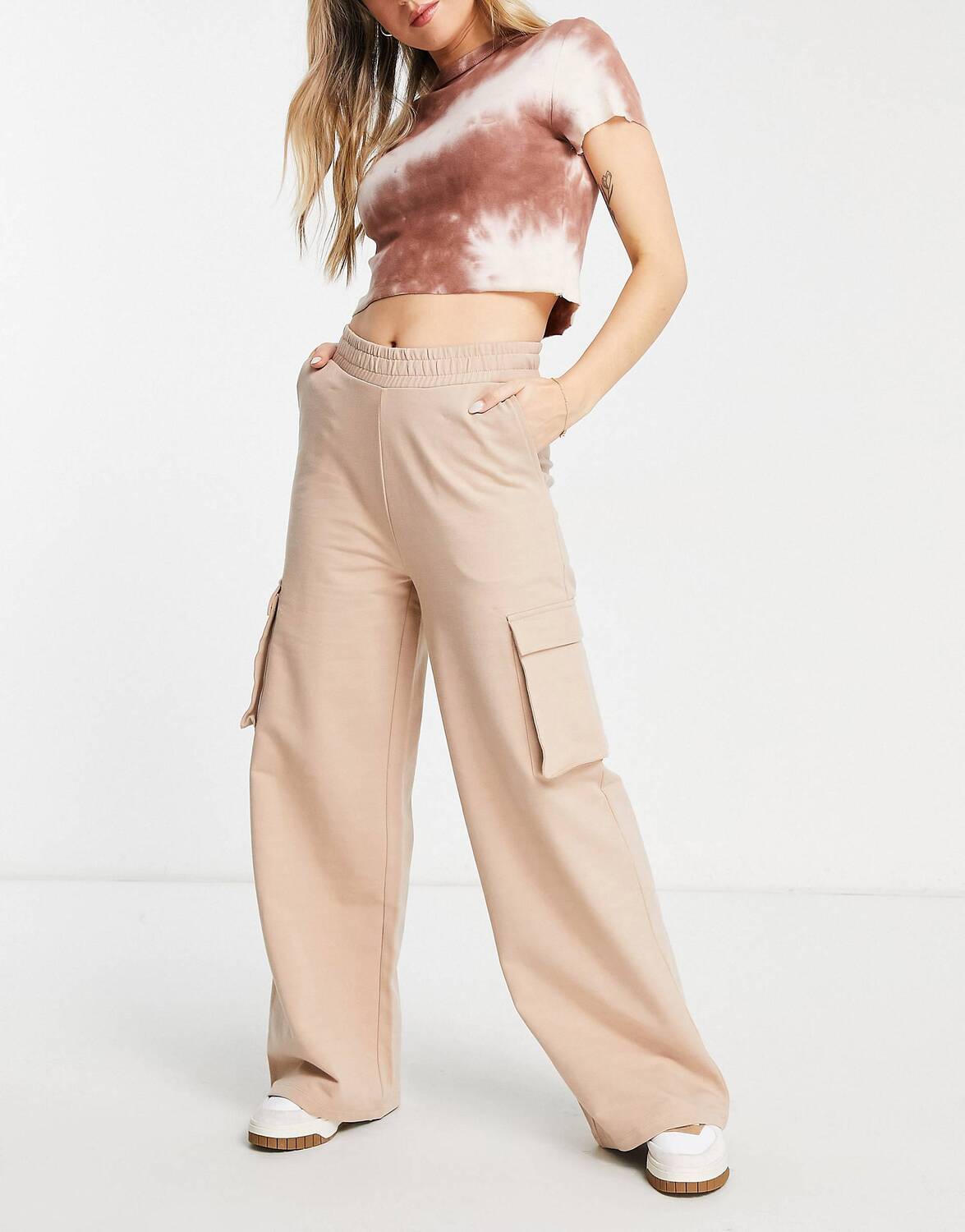 

Джоггеры широкого кроя с карманами ASOS DESIGN, Коричневый
